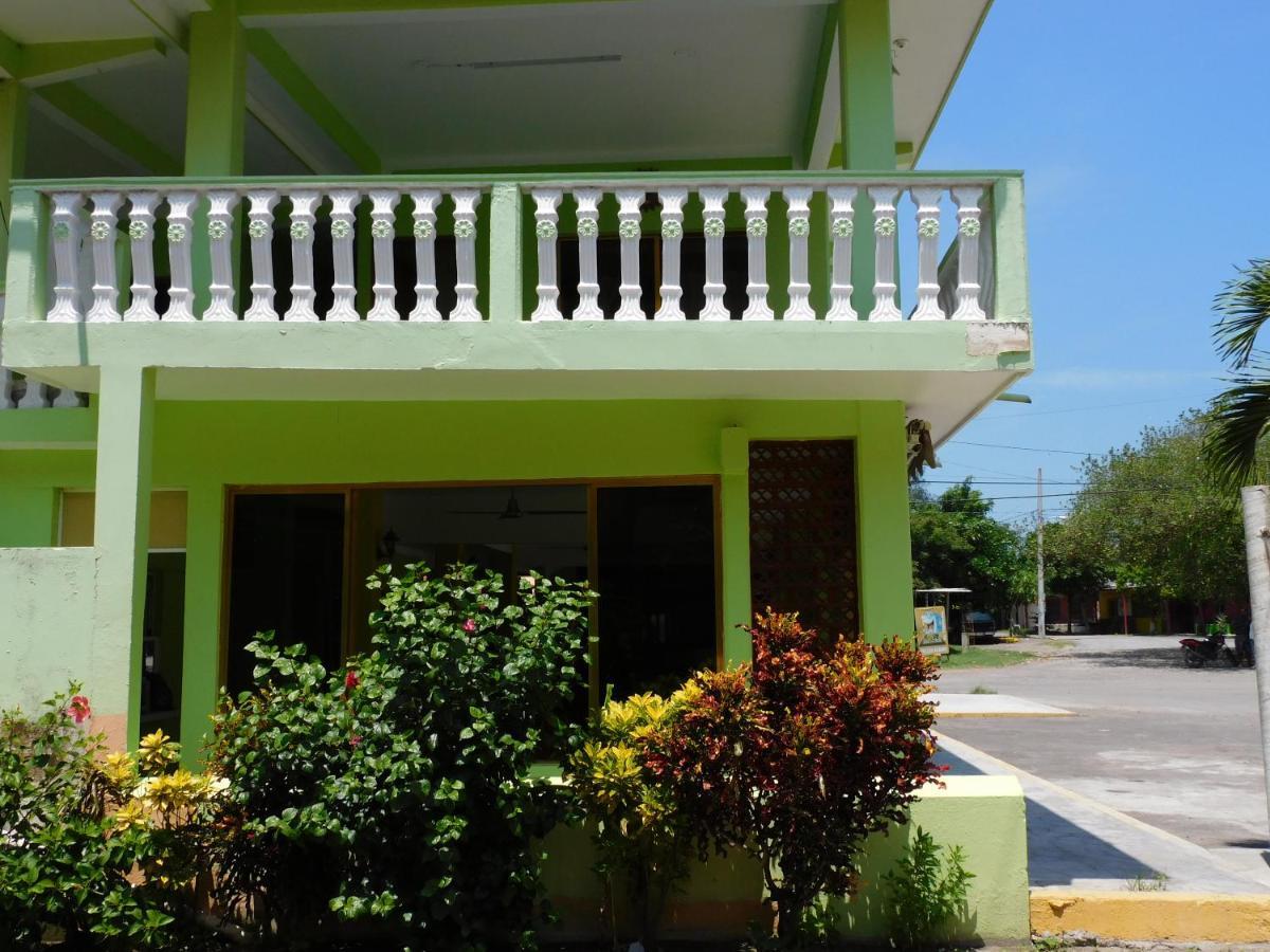 Hotel Casa De Huespedes Yoli By Rotamundos Playa Chachalacas Exterior foto
